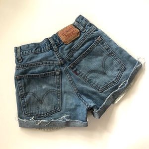 🌺REPOSH: Vintage Levi’s 569 shorts
